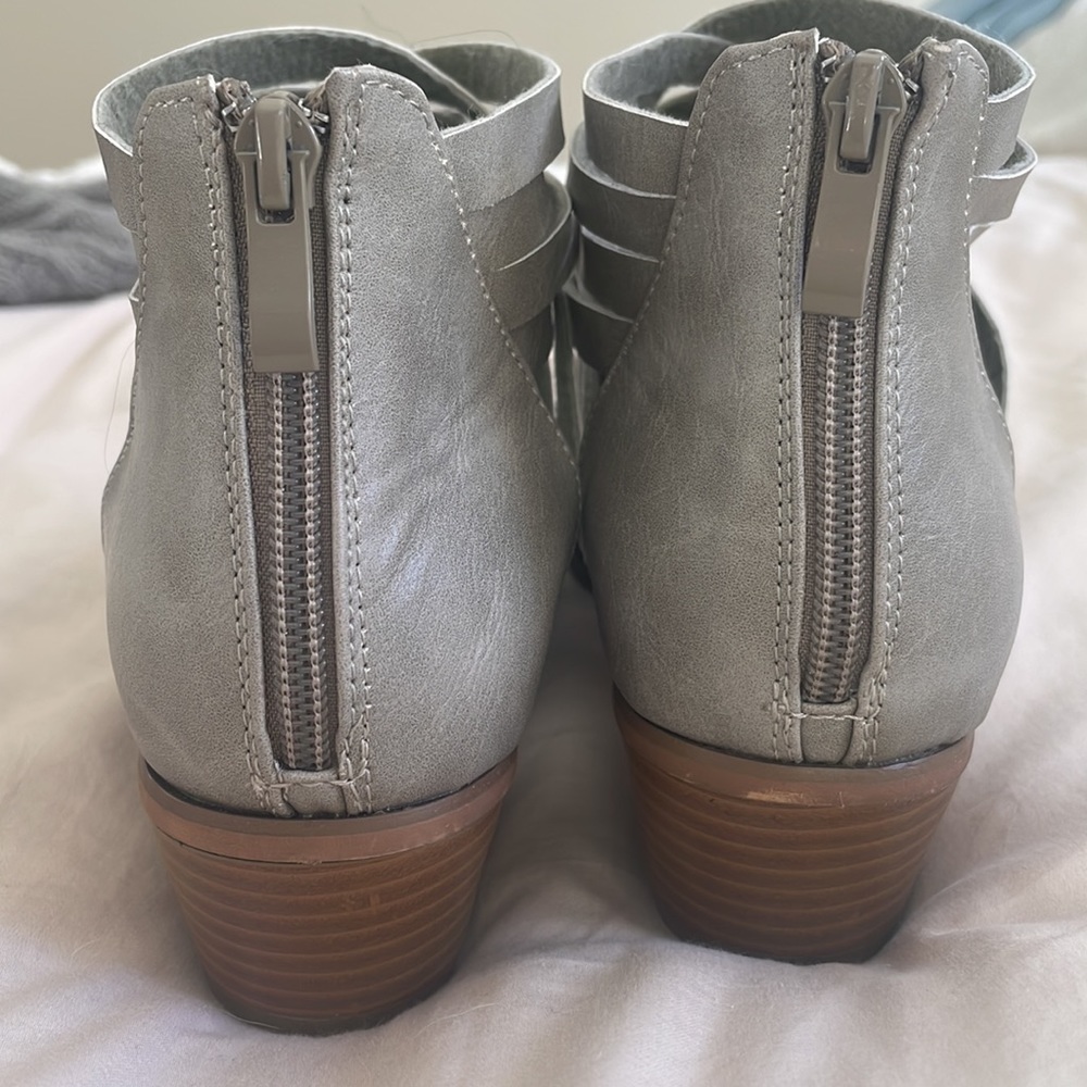 TG Spring/Summer Booties.  Strappy detail. Light grey.  Size 9.  Brand new. - Picture 4 of 7